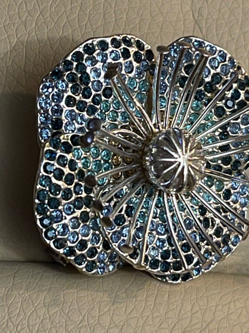 MARC JACOBS Multi-Color Crystal - Pink & Blue brooche mever used - Picture 16 of 16
